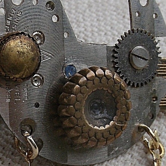 Steampunk Tie Clasp with Vintage Watch Plate - Picture 8 of 8